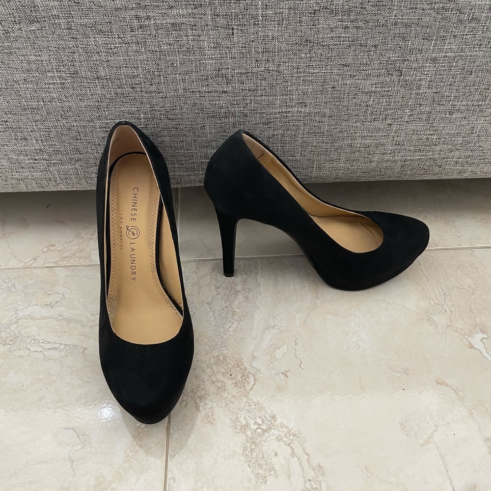 black high heel pumps